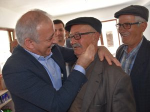 Mete: "CHP'li belediyelerin götüremediği hizmeti de vatandaş bizden istiyor"