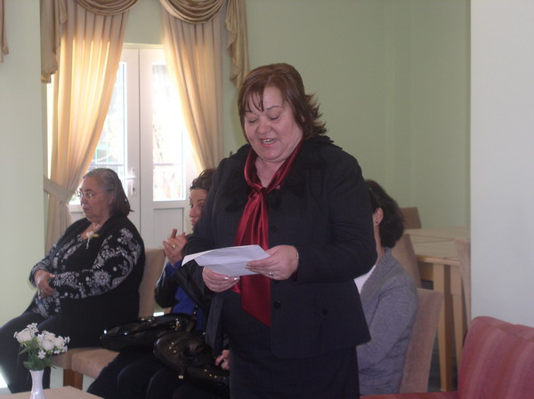 Ak Partili kadınlar huzurevini ziyaret etti