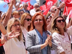 Zehra Gezer, CHP Marmaris Kadın Kolları Başkanlığından istifa etti!