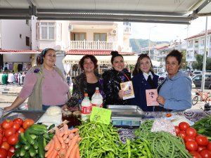 KADINLARA HEM BROŞÜR HEM ÇİÇEK