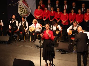 EGE TÜRKÜLERİ AKM'DE YANKILANDI