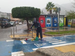 BELEDİYE EKİPLERİNİN YAĞMUR MESAİSİ