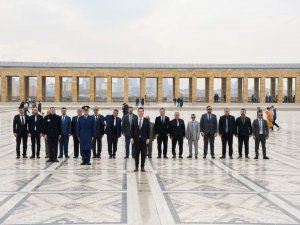 Ayyıldız ve Heyeti Anıtkabir'i Ziyaret Ederek Anıtkabir Özel Defterini İmzaladı