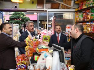 BAŞKAN OKTAY’DAN ESNAFA YENİ YIL ZİYARETİ