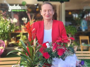 Ak Parti Marmaris Belediye Başkan Aday adayı Elmas Ulupınar'dan yeni yıl mesajı