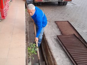 TEMİZLİK EKİPLERİ DURMUYOR