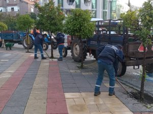 PARK VE BAHÇELER MARMARİS’İN ÇEHRESİNİ DEĞİŞTİRİYOR