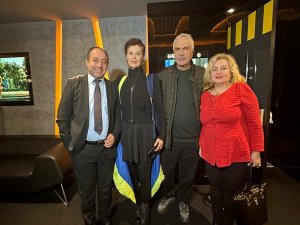 İHSAN TAŞ SON ÇEKTİĞİ FİLMİ DOSTLARIYLA İZLEDİ