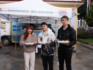 MARMARİS BELEDİYESİ ÖĞRENCİLERİN YANINDA