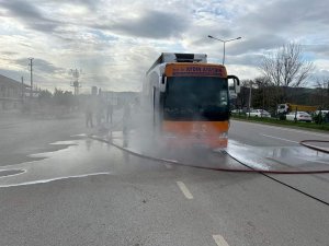 AK PARTİ MUĞLA BŞB BAŞKAN ADAYI AYDIN AYAYDIN'IN SEÇİM OTOBÜSÜNDE YANGIN ÇIKTI