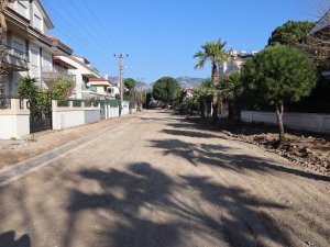 MARMARİS BELEDİYESİ’NDEN 225. SOKAK’A NEŞTER