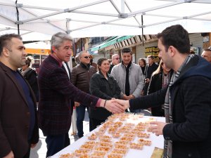 MERHUM BAŞKANLAR ANISINA LOKMA DAĞITILDI