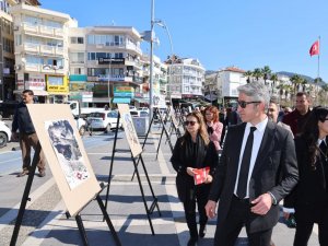 DEPREMDE YİTİRİLEN CANLAR ANILDI