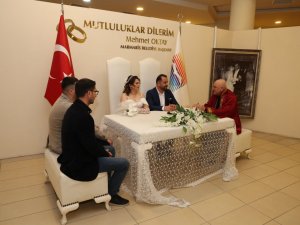 MUTLULUĞA SEVGİLİLER GÜNÜ'NDE ‘EVET’ DEDİLER