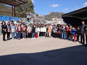 ÖĞRENCİLER GERİ DÖNÜŞÜMÜ MERKEZİNDE ÖĞRENDİ