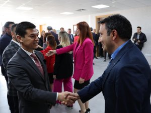 Başkan Ünlü Personelle Bayramlaştı