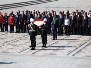BAŞKAN ACAR ÜNLÜ ATA’NIN HUZURUNDA