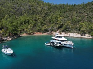 Büyükşehir Bayram Tatilinde Teknelerden Atık Toplamaya Devam Etti