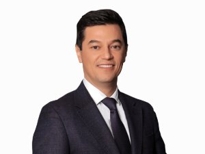 ÜNLÜ KAPIYI KAPATTI