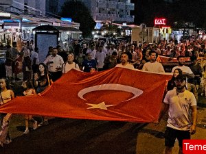 15 Temmuz Demokrasi ve Milli Birlik Günü etkinlikleri kapsamında Marmaris'te yürüyüş düzenlendi