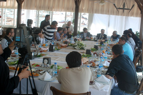 Vali Altıparmak basınla buluştu