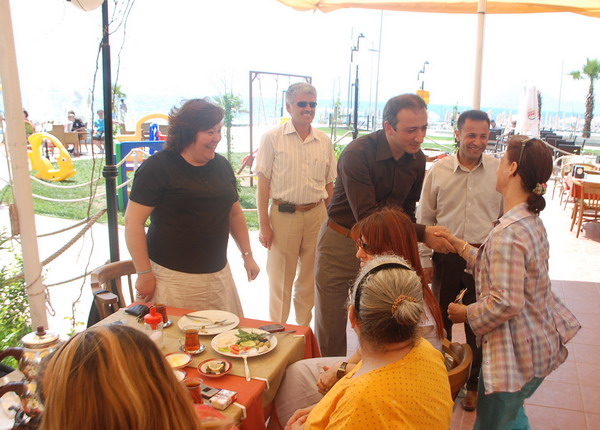 Ak Partiden Anneler Günü kahvaltısı