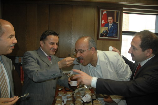 Muğla'nın balını tanıtıyor