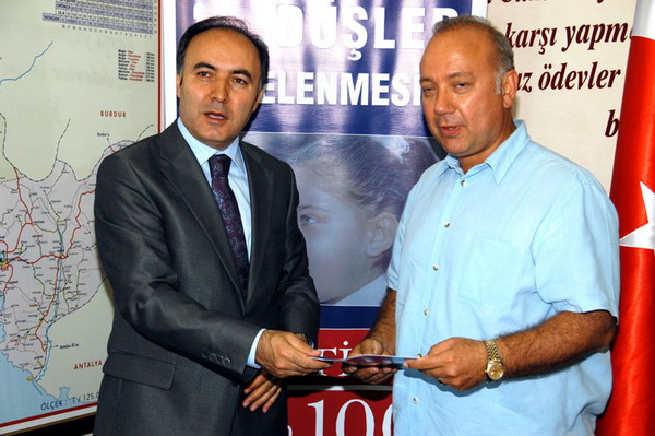 Marmaris Ana Okulunu yaptırıyor