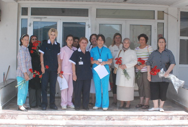 Ak Partili kadınlar hemşireleri kutladı