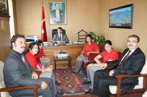 Kaymakam Ufukun sanatçıları kutladı