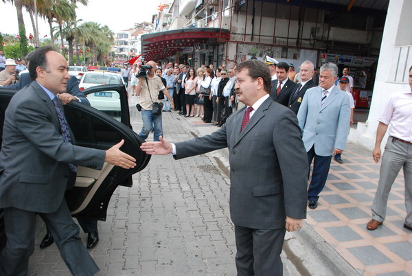 Vali Altıparmak veda etti