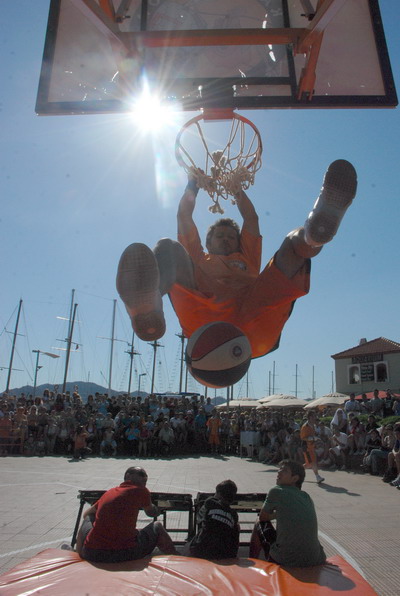 Karizma şova büyük ilgi