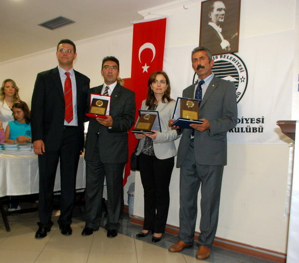 Başarılı yüzücüler ödüllendirildi