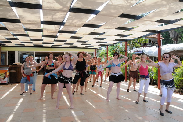 İsveçli kadınlara oryantal dersi