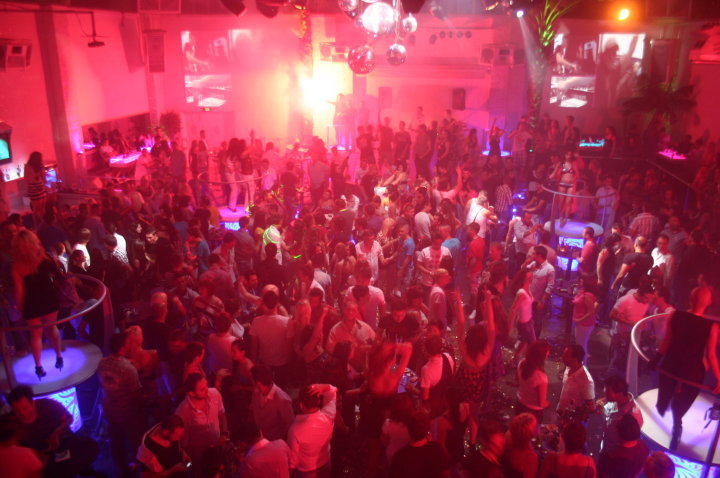 Barlar Sokağında Beach Club fırtınası