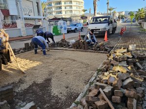 YOLLAR VE KALDIRIMLAR SEZONA HAZIRLANIYOR
