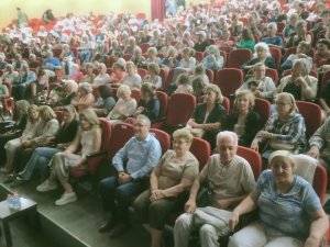 Tazelenen Gençler Ayakta Alkışlandı: “Televizyon Cumhuriyeti” Marmaris’te Sahnelendi