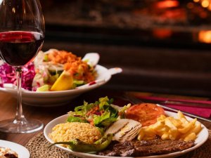 ORTAKÖY’ÜN EN KALİTELİ MEKÂNI: DUTDİBİ RESTAURANT’TA MANGAL KEYFİ!