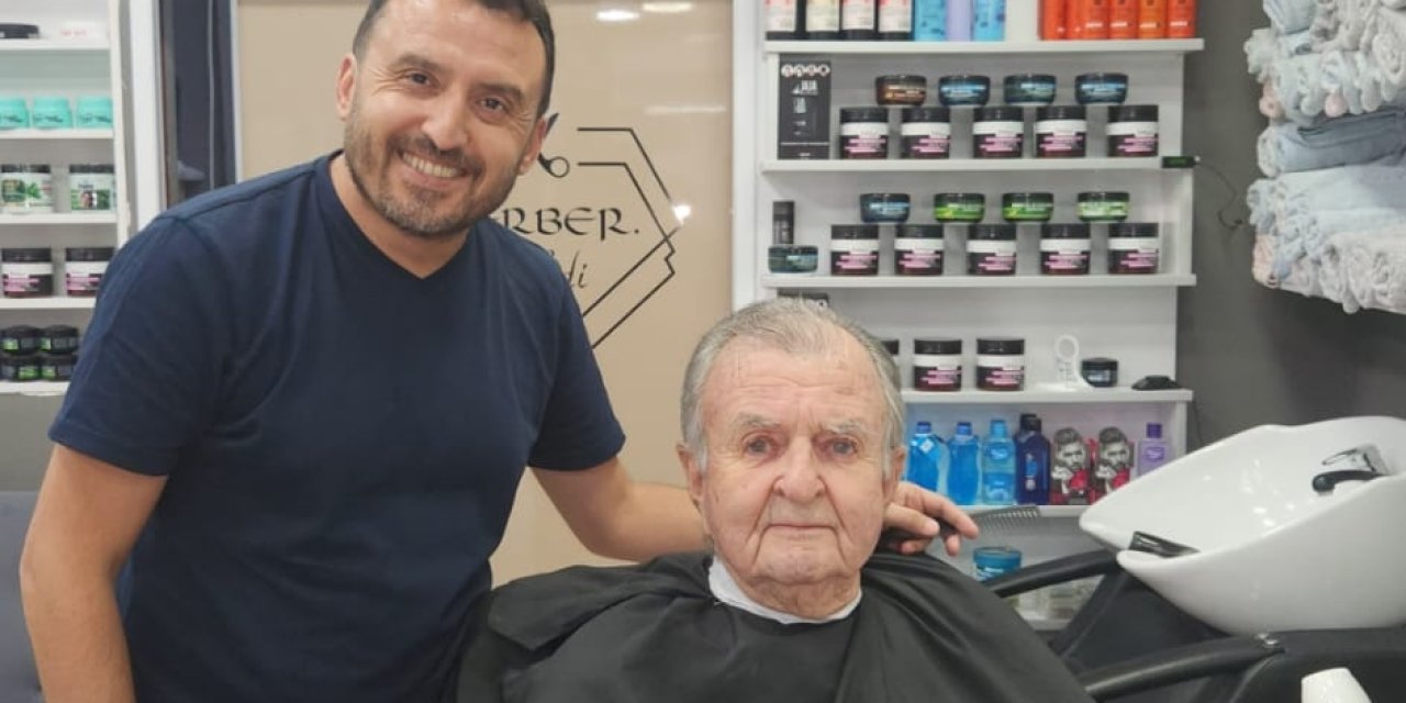 27 Yıllık Dostluk: Emekli İstihkam Kıdemli Albay Turgay Aydemir, Traşını Yine Berber Abdi’ye Yaptırdı