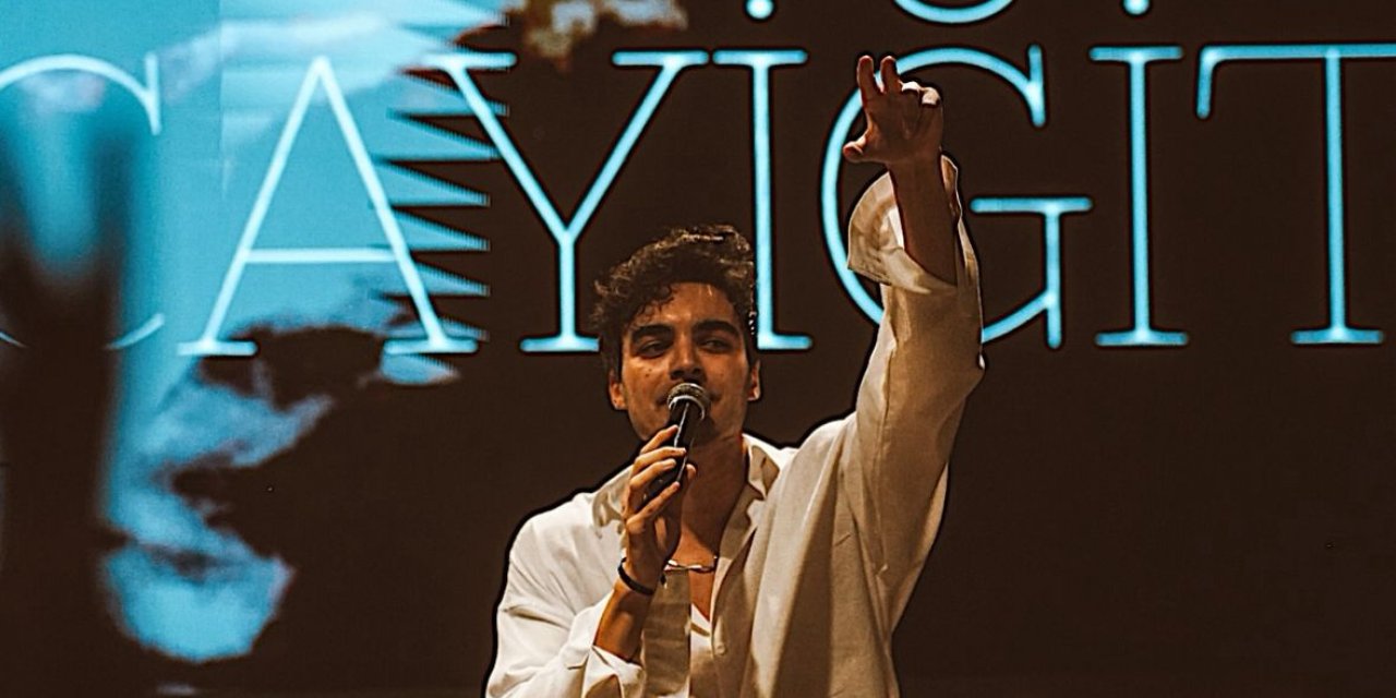 Marmarisli Genç Yetenek Furkan Kocayiğit, Queen Stage Club Sahnesinde Parlıyor