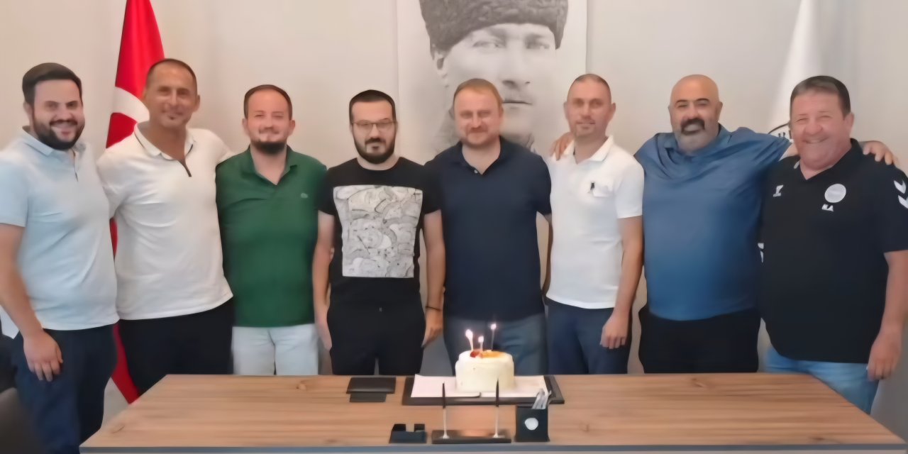 Sürpriz Doğum Günü Kutlaması: Mustafa Kemal Huz’a Anlamlı Jest