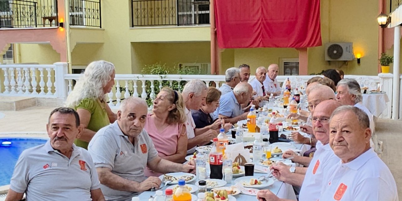 Kıbrıs Gazileriyle Anlamlı Buluşma: 51 Yıllık Hatıralar Aynı Masada Canlandı