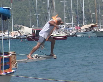Avcı kendini yaktı!