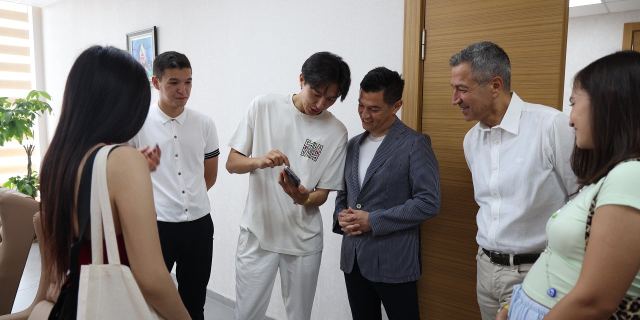 KAZAK SOSYAL MEDYA FENOMENLERİ MARMARİS’TE