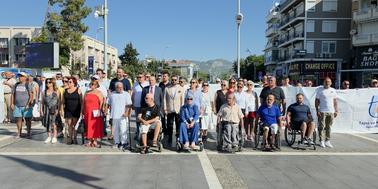 500 Engelli ve Gazi Kamu Personeli Marmaris’te Atatürk’e Saygı Duruşunda Bulundu