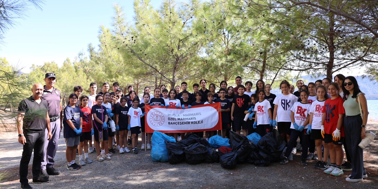 MARMARİS’TE ÖĞRENCİLERDEN DOĞAYA TEMİZ DOKUNUŞ
