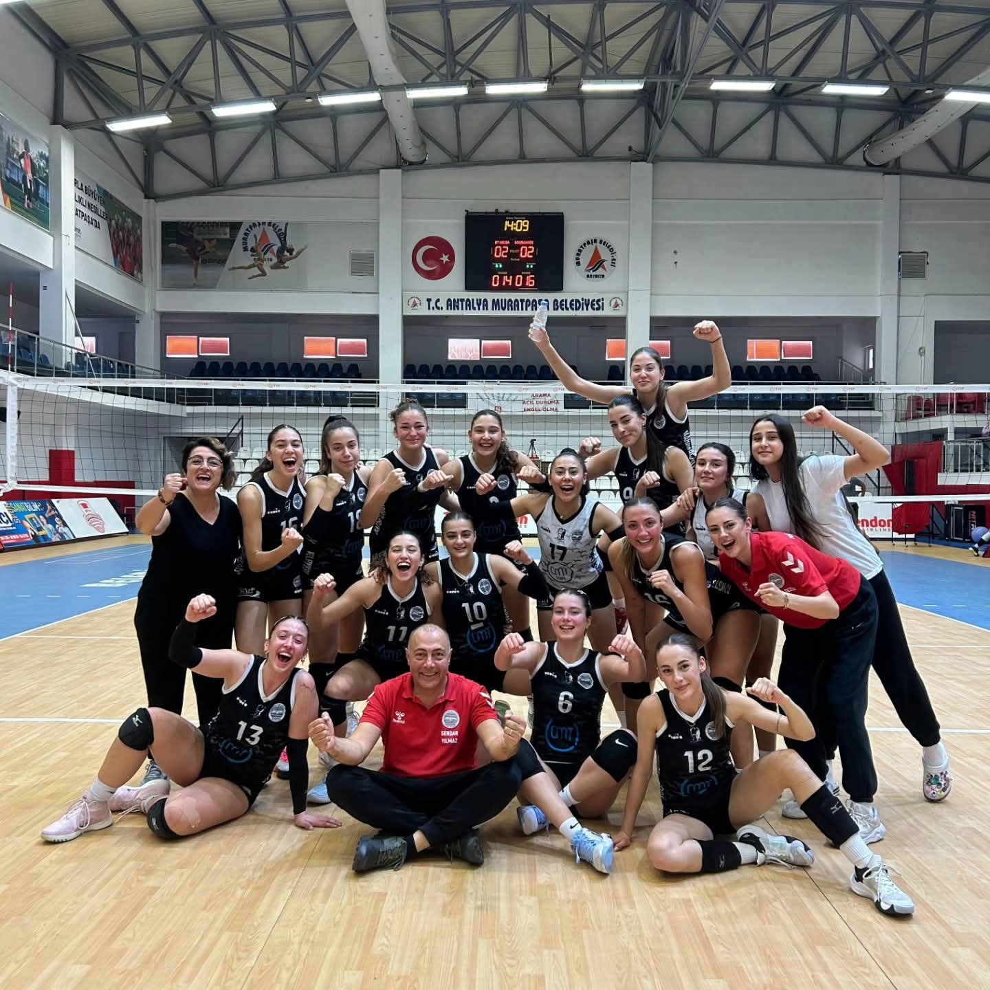 Marmaris Belediyesi Voleybol Takımı’ndan Muhteşem Geri Dönüş!