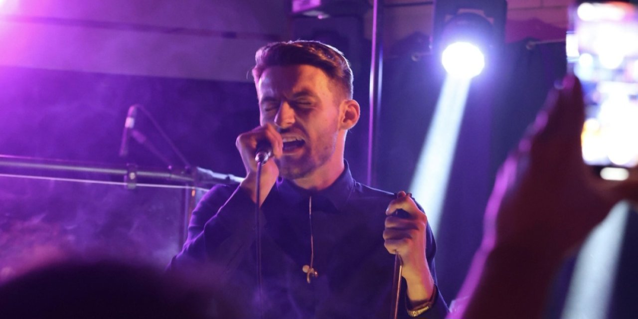 BERAT SAHNESİ İLE BÜYÜLEDİ!