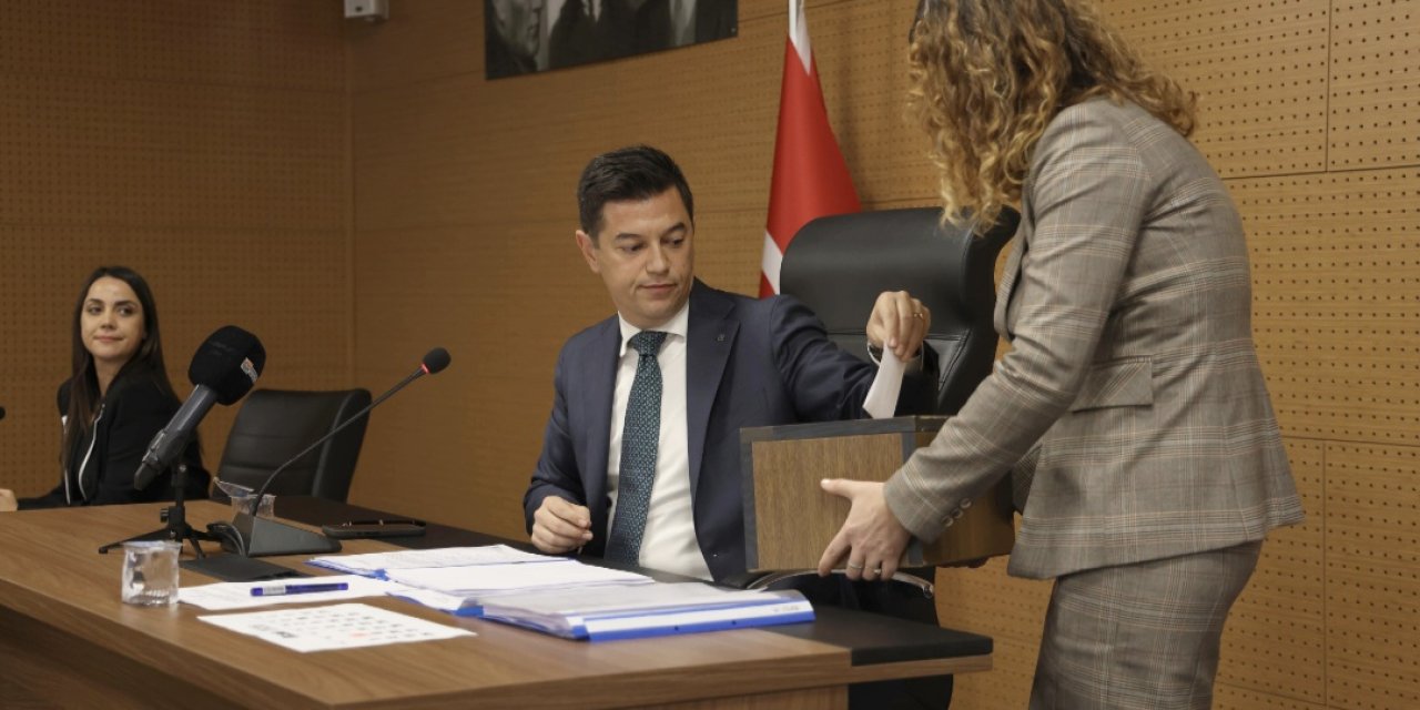 MARMARİS’TE BORÇLAR 180 MİLYON TL’YE DÜŞTÜ, BÜTÇE 412 MİLYON LİRA FAZLA VERDİ