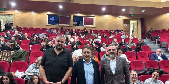 “Otizm Bestiz Sahne” İzleyicilerle Buluştu: Duygu Dolu Gece Ayakta Alkışlandı